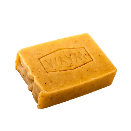 Savon solide visage et corps à la busserole, curcuma et lys pour illuminer le teint et agir sur les taches sur peau noire, mate ou métissée WAAM
