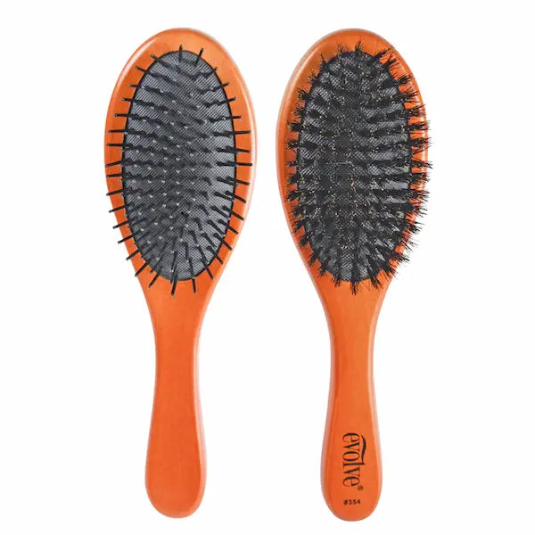 La brosse à cheveux double face Evolve® : un coté en poils de sanglier naturel 100% pur, un coté avec picots en nylon. 