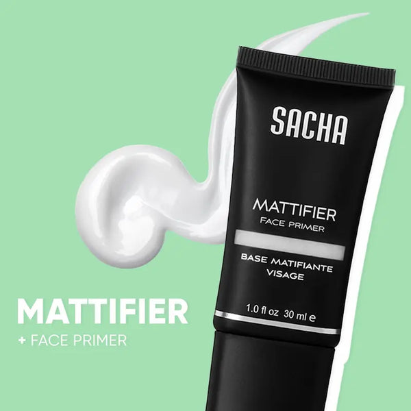 La base matifiante Mattifier & Face Primer sèche instantanément, absorbe l'excès de sébum et contrôle la brillance pendant 8 heures minimum.