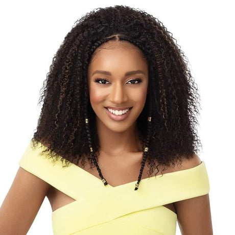 Perruque Outré Converti Cap KinKy Curly Curls Trip portée en demi-tête