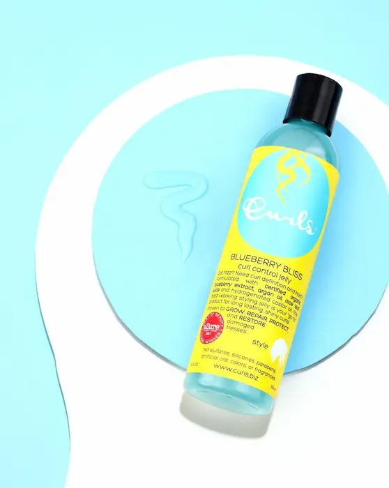 Une gelée coiffante naturelle sans-rinçage qui fixe la forme des boucles et les garde rebondies et sans frisottis pendant plusieurs jours.