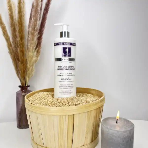 Le Lait Corps Unifiant Hydratant INO'YA apaise et nourrit pour une peau durablement lumineuse et unifiée - 400ml + 100ml offert