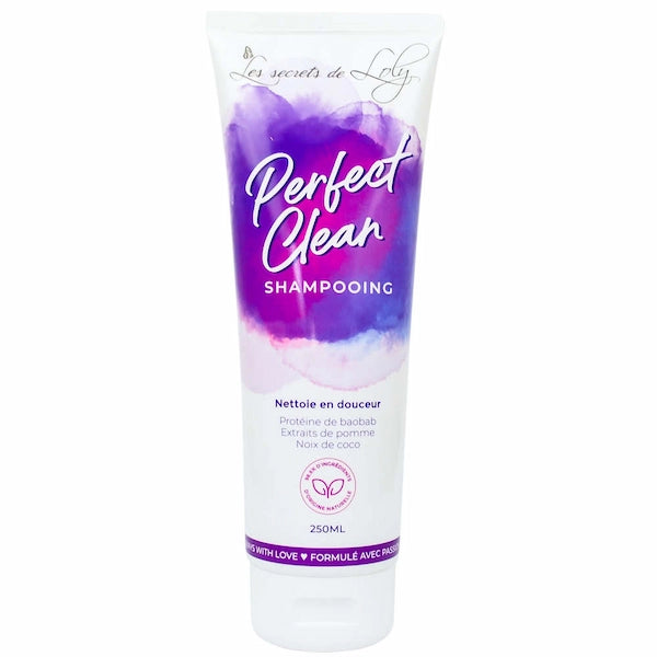 Les Secrets de Loly Shampooing Perfect Clean pour nettoyer en douceur les cheveux frisés et crépus.