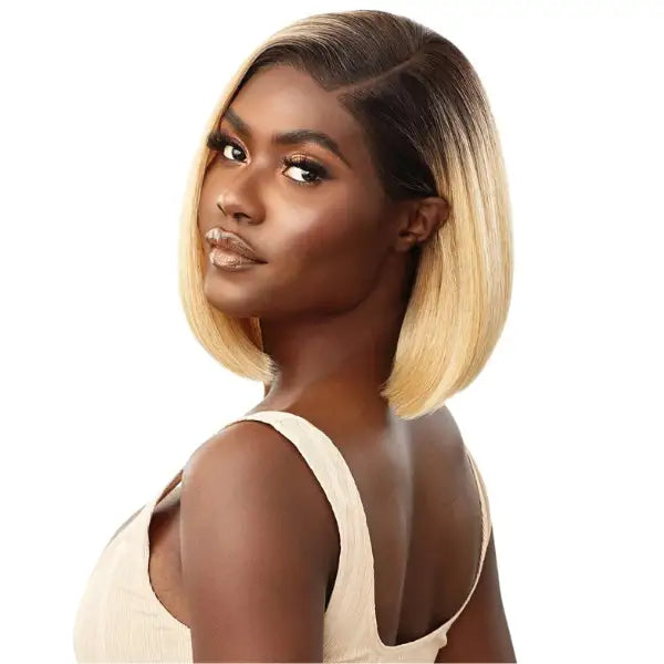 Perruque blonde lace front bob lisse court Breena Melted Hairline Outré