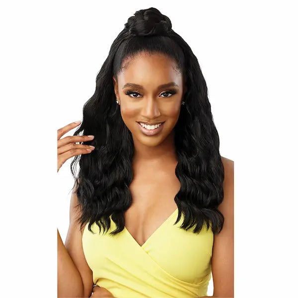 Perruque Body Wave Mi-Longue Noir. Converti Cap Outré Hair confectionné avec un bonnet antibactérien.