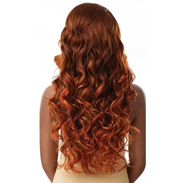 Perruque Ginger longue bouclée Lace Front Wig Perfect Hair Line 13x6 Charisma Outré en teinte Drff Cajun Spice.