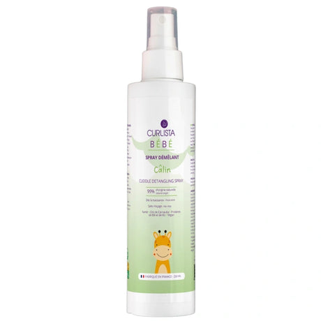 Spray cheveux Bébé démêlant hydratant sans rinçage dès la naissance Curlista BB. Il facilite le coiffage, fortifie et garde les cheveux de bébé hydratés, doux et lumineux.